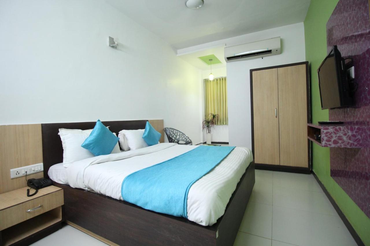 Hotel Hillton Gandhinagar Ngoại thất bức ảnh