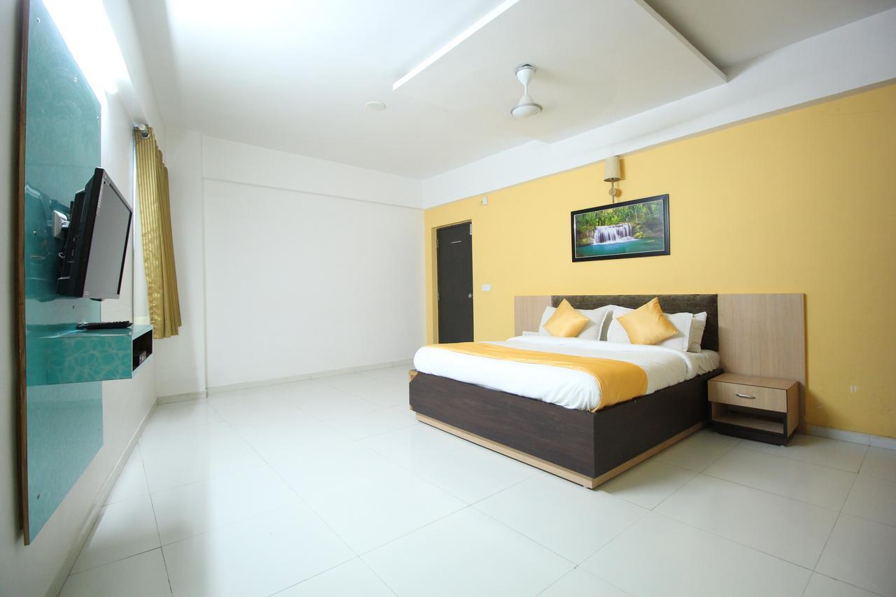 Hotel Hillton Gandhinagar Ngoại thất bức ảnh