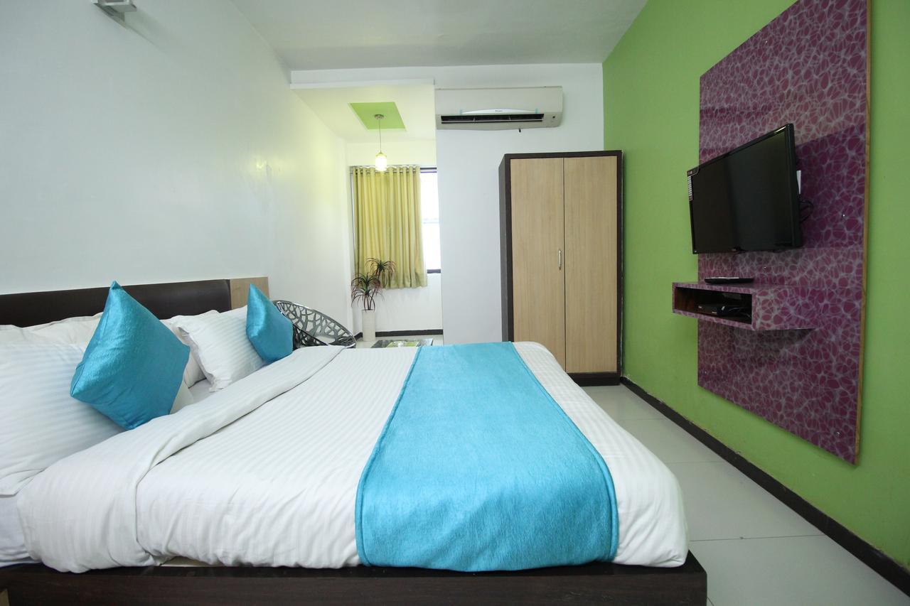 Hotel Hillton Gandhinagar Ngoại thất bức ảnh