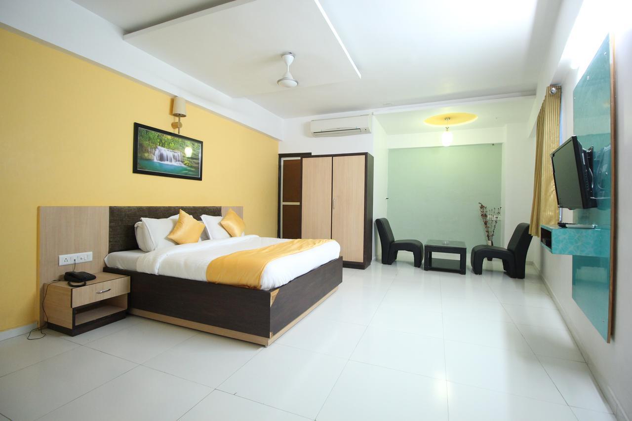 Hotel Hillton Gandhinagar Ngoại thất bức ảnh