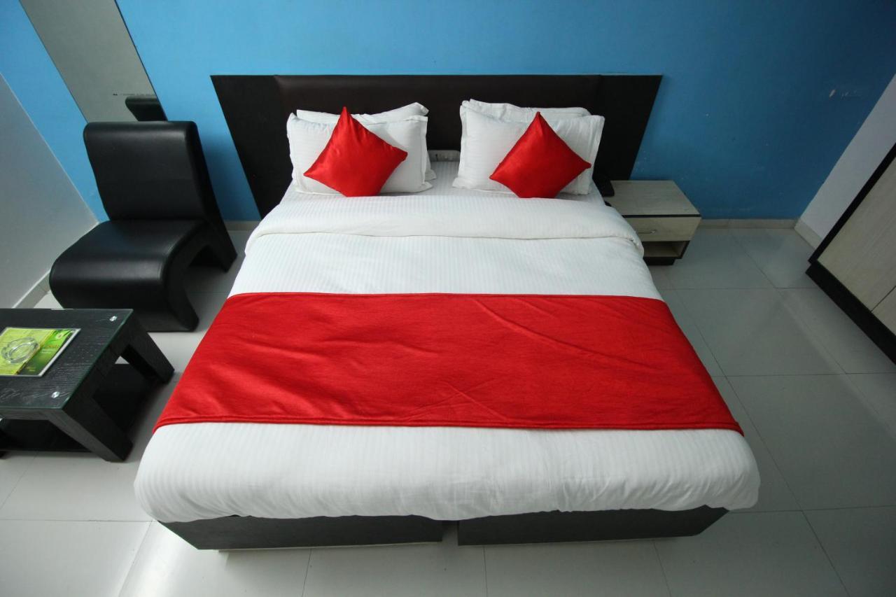 Hotel Hillton Gandhinagar Ngoại thất bức ảnh