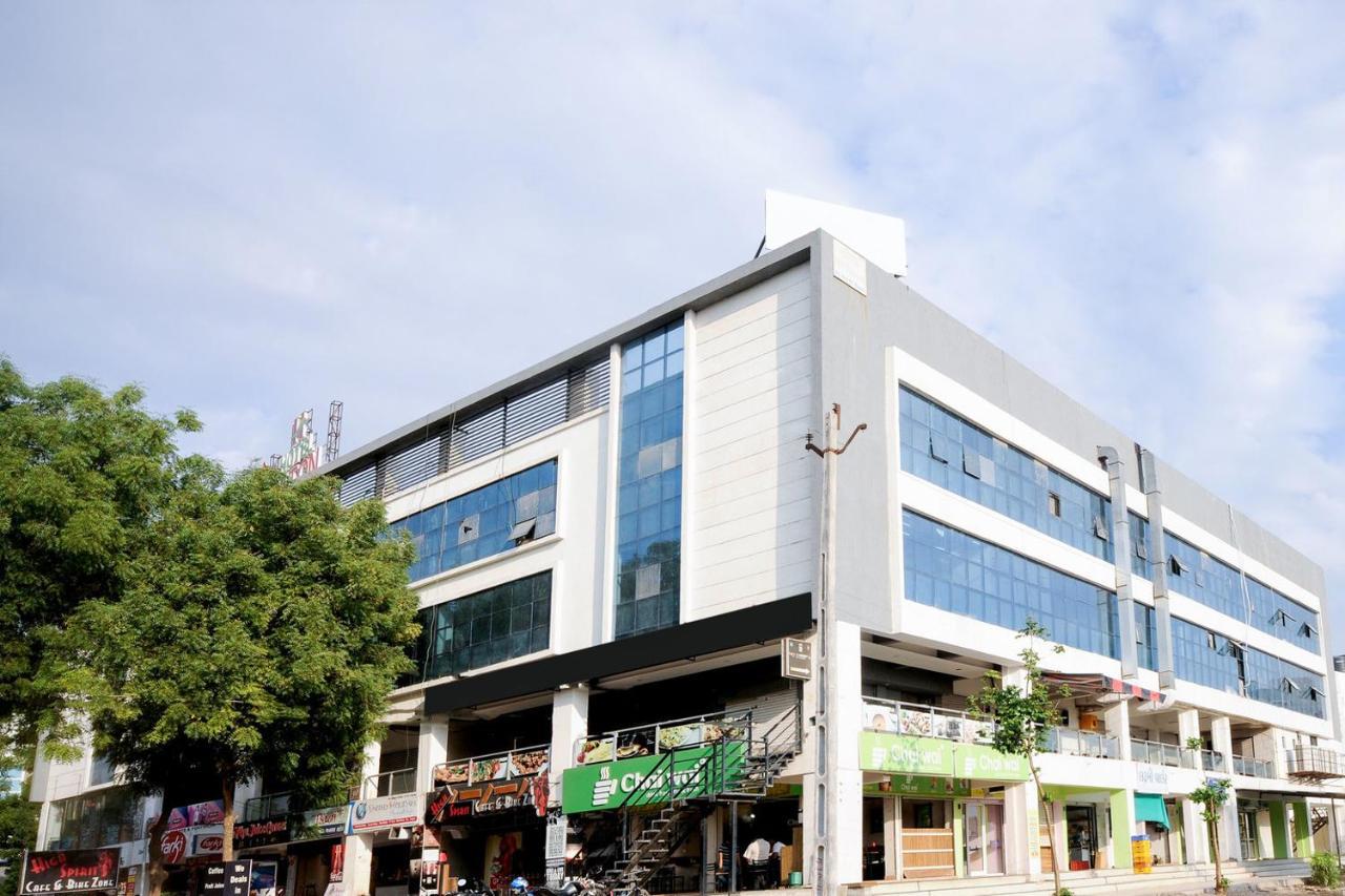 Hotel Hillton Gandhinagar Ngoại thất bức ảnh