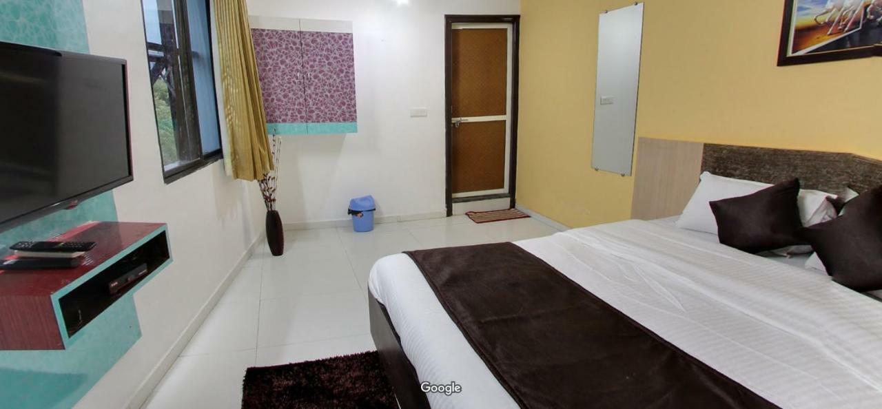 Hotel Hillton Gandhinagar Ngoại thất bức ảnh