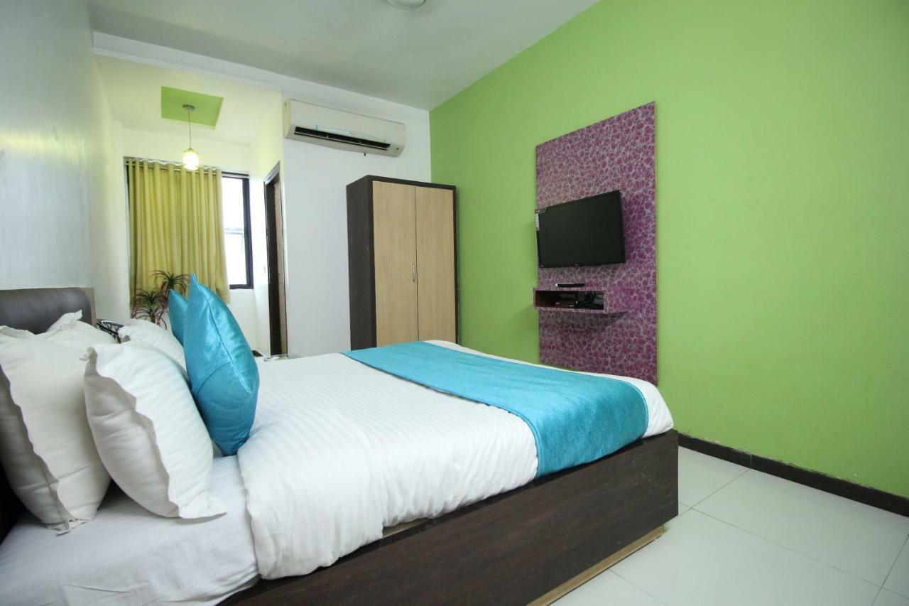 Hotel Hillton Gandhinagar Ngoại thất bức ảnh