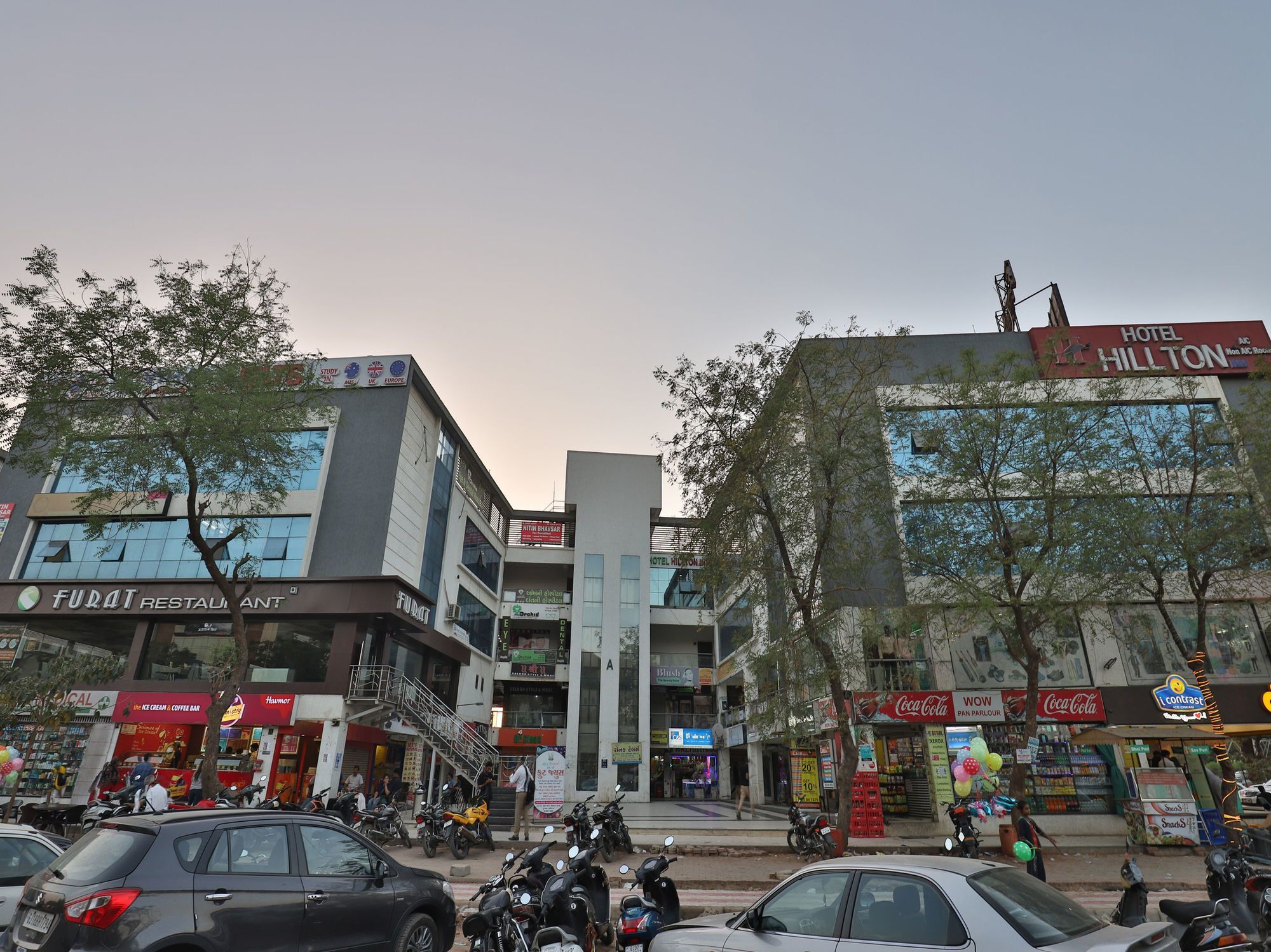 Hotel Hillton Gandhinagar Ngoại thất bức ảnh